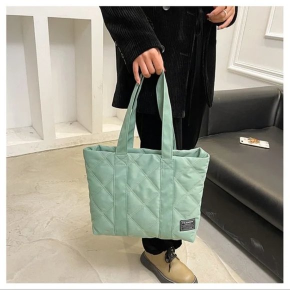NWT Women’s Large Quilted Tote - Picture 2 of 3